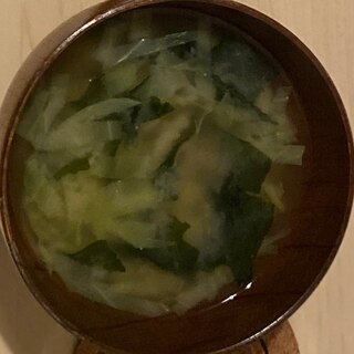 キャベツとわかめの味噌汁